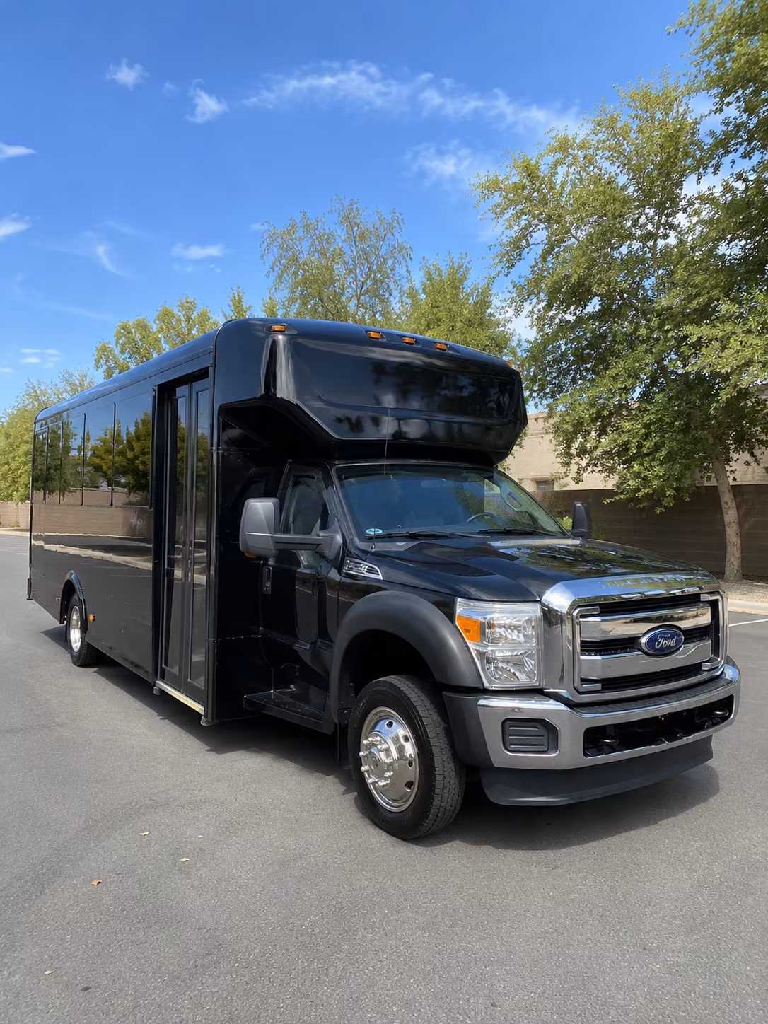 Albuquerque Birthday, Sweet 16, & Quinceañera Transportation party bus exterior